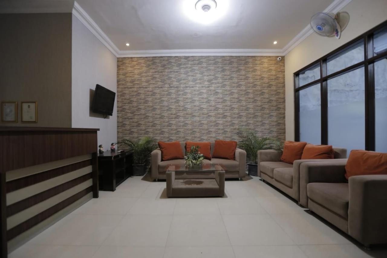 Hotel Atalie Malioboro By Natt'S Hospitality Yogyakarta Exteriör bild